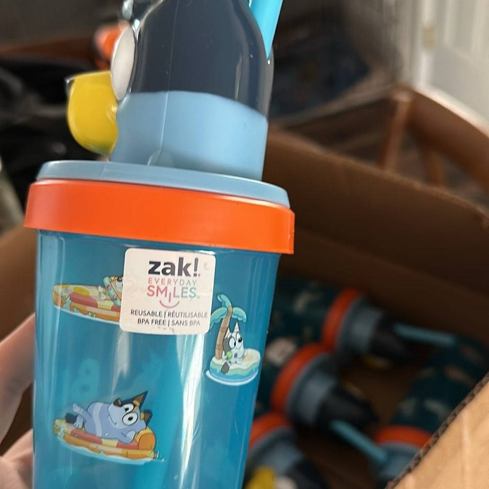 8 bluey zak cup party favors - Picture 3 of 3